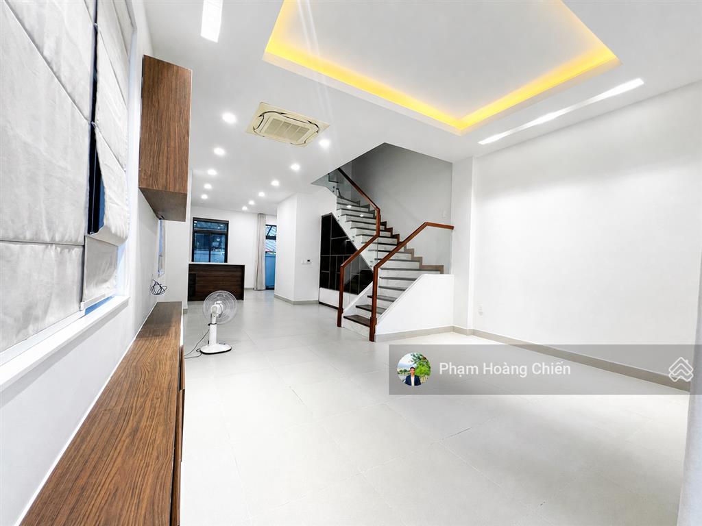 Nhà phố góc 3 mặt thoáng, view hồ giá 38 triệu bao thuế, 1 trệt 3 lầu, đường 25m làm vp rất phù hợp