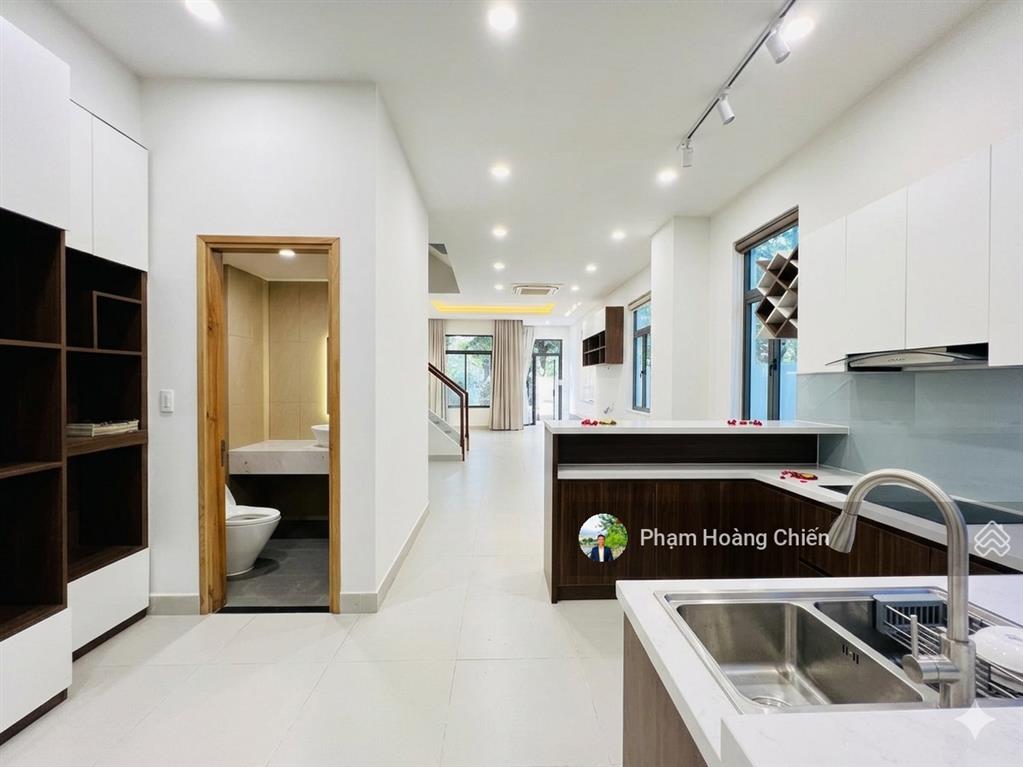 Nhà phố góc 3 mặt thoáng, view hồ giá 38 triệu bao thuế, 1 trệt 3 lầu, đường 25m làm vp rất phù hợp