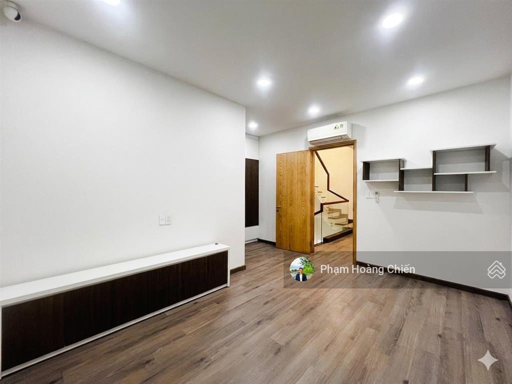 Nhà phố góc 3 mặt thoáng, view hồ giá 38 triệu bao thuế, 1 trệt 3 lầu, đường 25m làm vp rất phù hợp