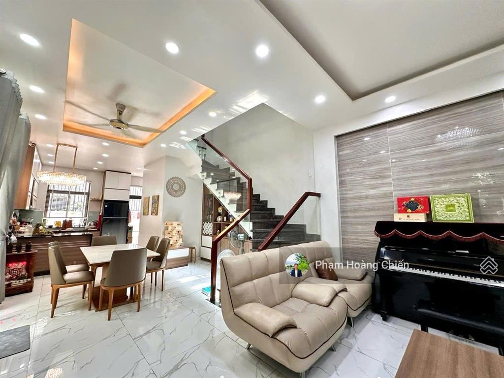 Cho thuê nhà phố góc ngang 7m, full nội thất cao cấp 4pn 5wc giá 35 triệu, có sân vườn thoáng mát