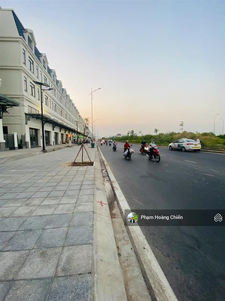Cho thuê shophouse góc 7x20m song hành giá 50triệu, hoàn thiệnmáy lạnh, thang máy vào làm vp liền