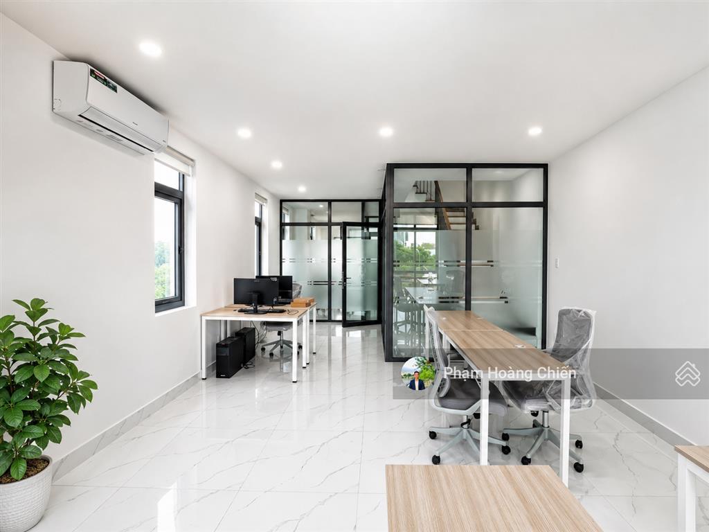 Cho thuê shophouse góc 7x20m song hành giá 50triệu, hoàn thiệnmáy lạnh, thang máy vào làm vp liền