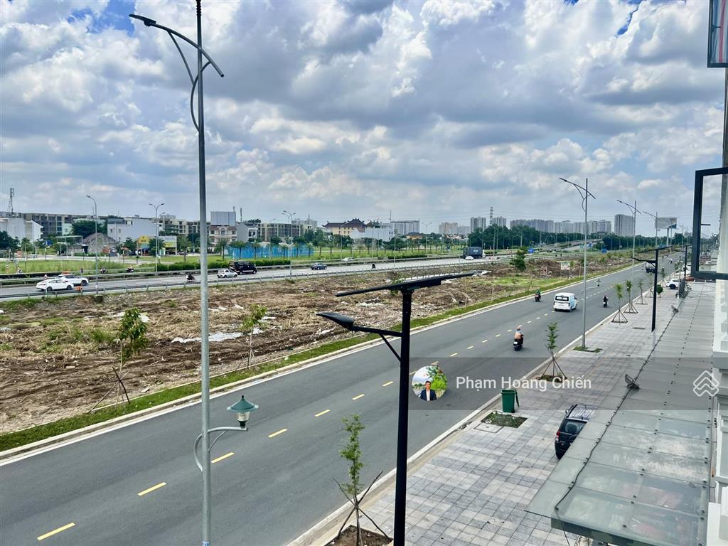 Cho thuê shophouse góc 7x20m song hành giá 50triệu, hoàn thiệnmáy lạnh, thang máy vào làm vp liền