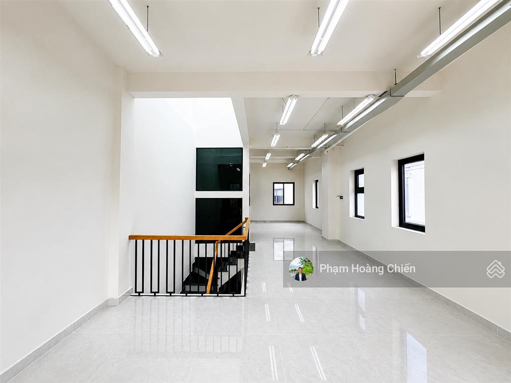 Shophouse góc công viên song hành thoáng giá 45 triệu, hoàn thiện sàn trống dễ setup, có thang máy