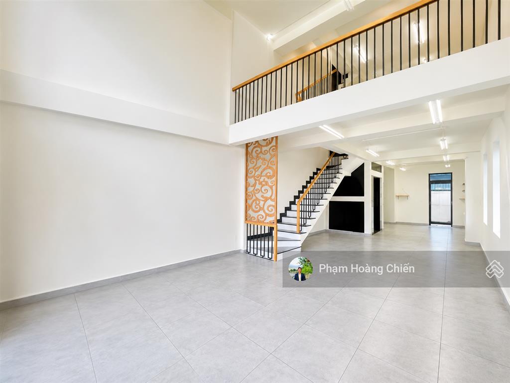 Shophouse góc công viên song hành thoáng giá 45 triệu, hoàn thiện sàn trống dễ setup, có thang máy