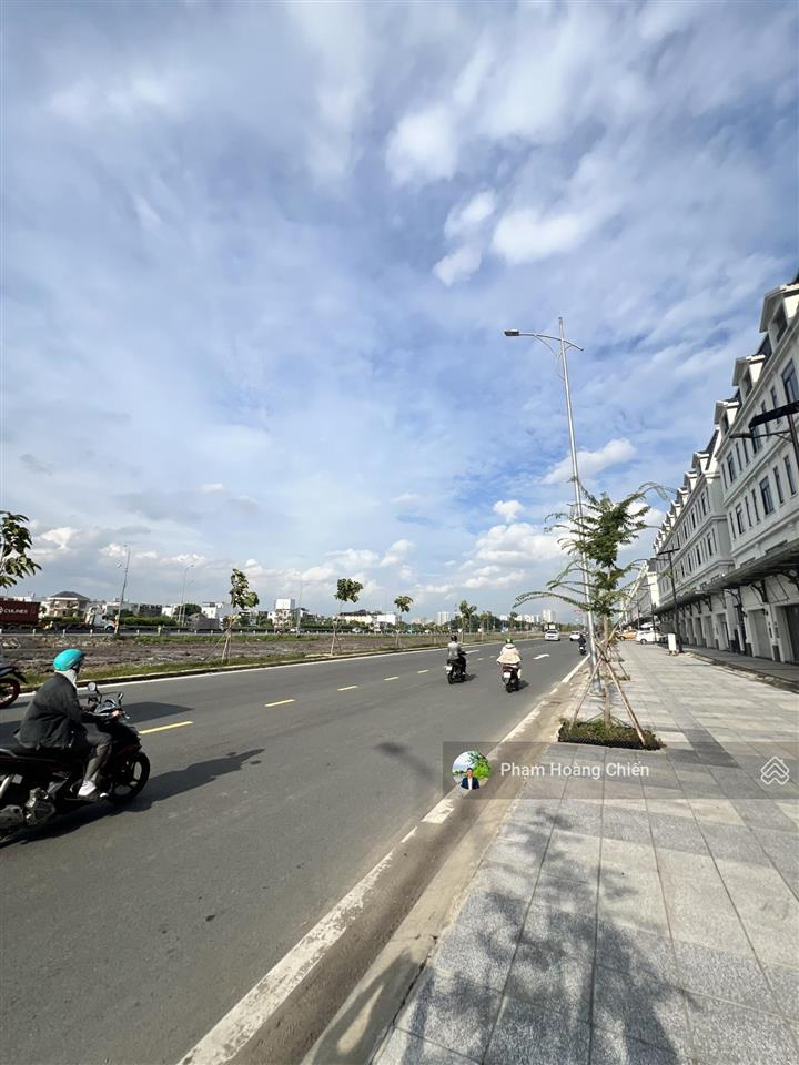 Bán gấp shophouse góc mặt tiền song hành lakeview city 7x20m giá 40tỷ, 1trệt 1lửng 3lầu hướng bắc