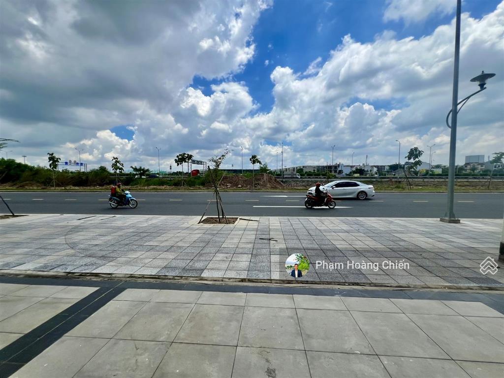Bán gấp shophouse góc mặt tiền song hành lakeview city 7x20m giá 40tỷ, 1trệt 1lửng 3lầu hướng bắc