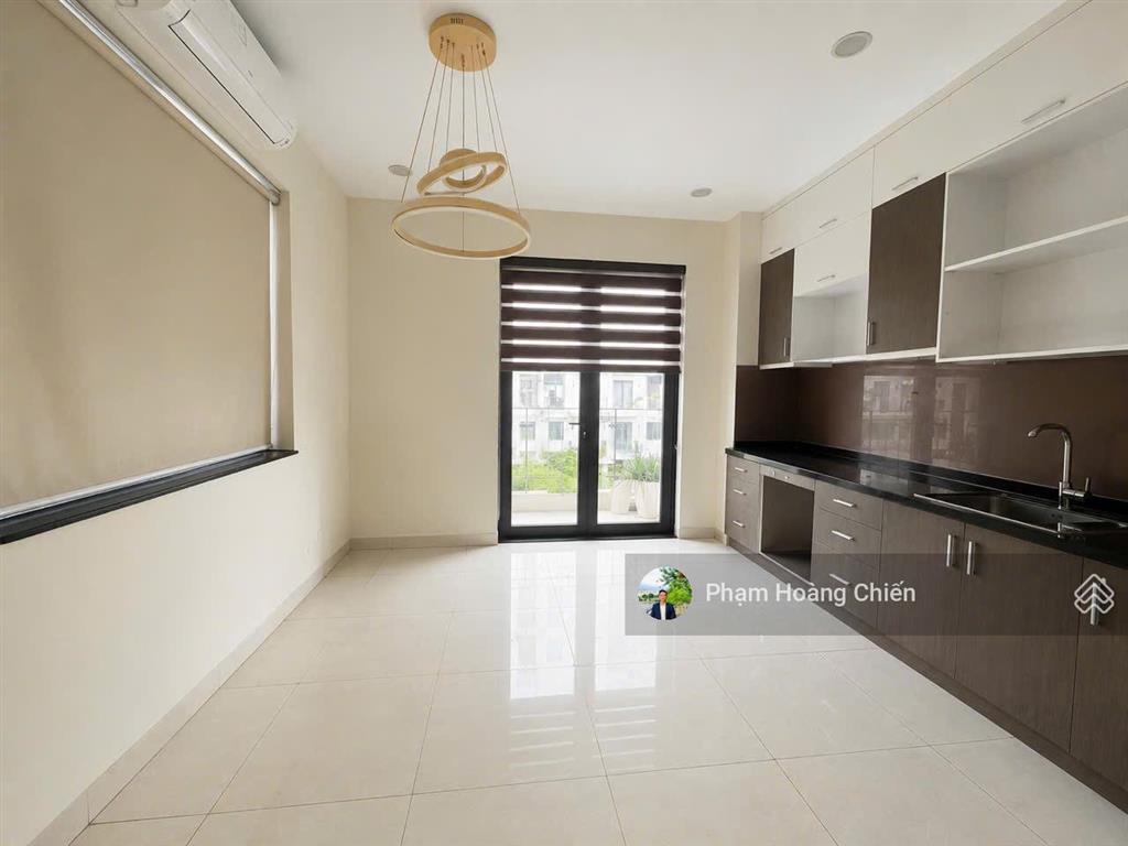 Mới cho thuê nhà phố đường 25m giá 28 triệu dt 6x16m nhà hoàn thiện cơ bản, phù hợp ở và làm vp
