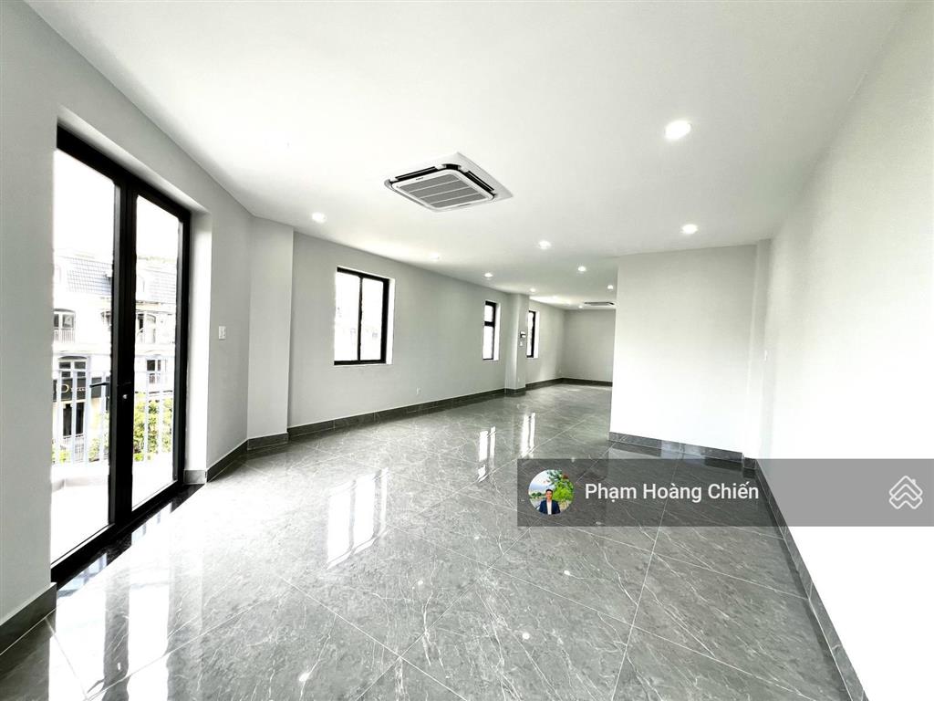Hàng hót! nhà góc 2 mặt tiền, nở hậu, view hồ đường 25m 9x20m, nhà mới 100% chỉ 38 triệu/tháng