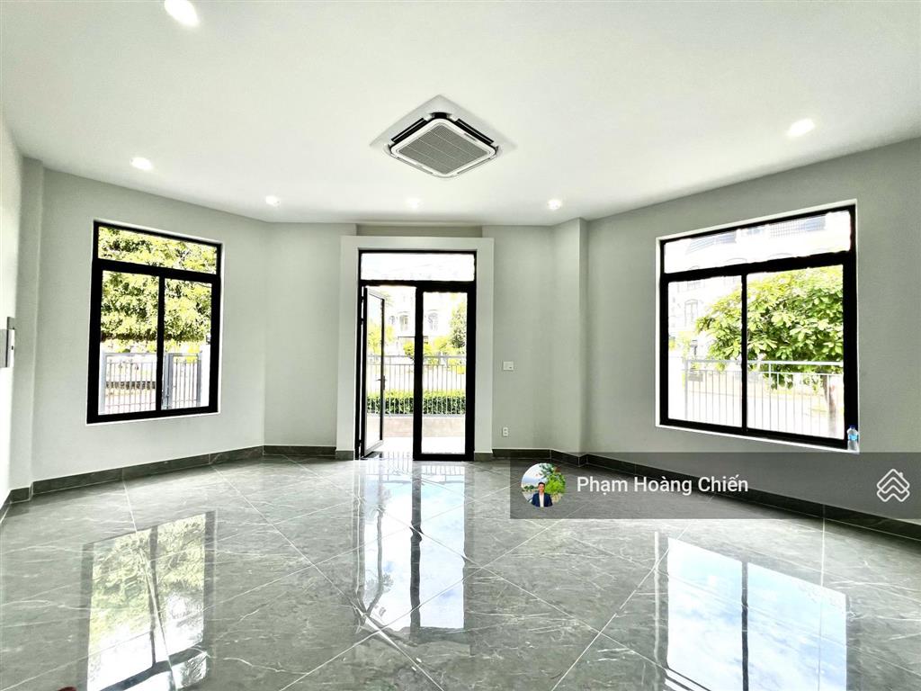 Hàng hót! nhà góc 2 mặt tiền, nở hậu, view hồ đường 25m 9x20m, nhà mới 100% chỉ 38 triệu/tháng