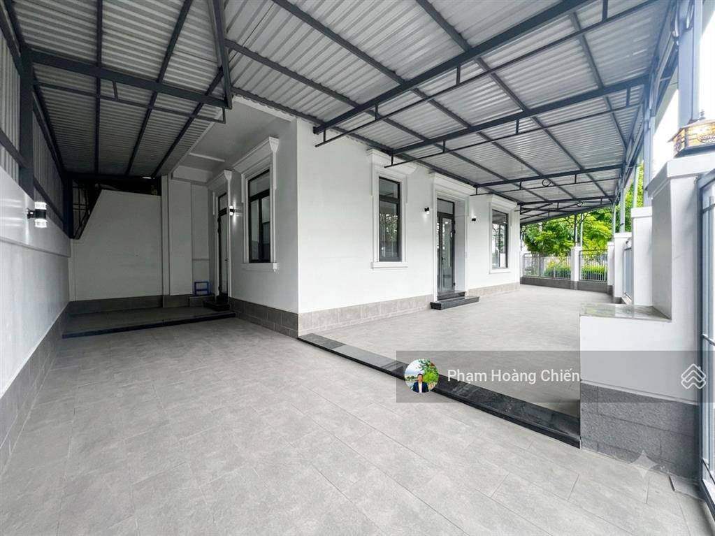 Hàng hót! nhà góc 2 mặt tiền, nở hậu, view hồ đường 25m 9x20m, nhà mới 100% chỉ 38 triệu/tháng