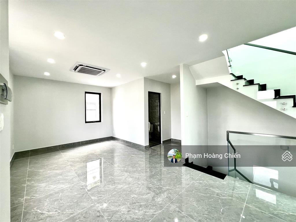 Hàng hót! nhà góc 2 mặt tiền, nở hậu, view hồ đường 25m 9x20m, nhà mới 100% chỉ 38 triệu/tháng
