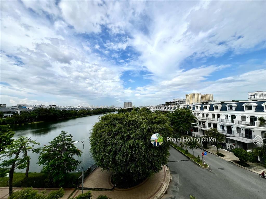 Hàng hót! nhà góc 2 mặt tiền, nở hậu, view hồ đường 25m 9x20m, nhà mới 100% chỉ 38 triệu/tháng