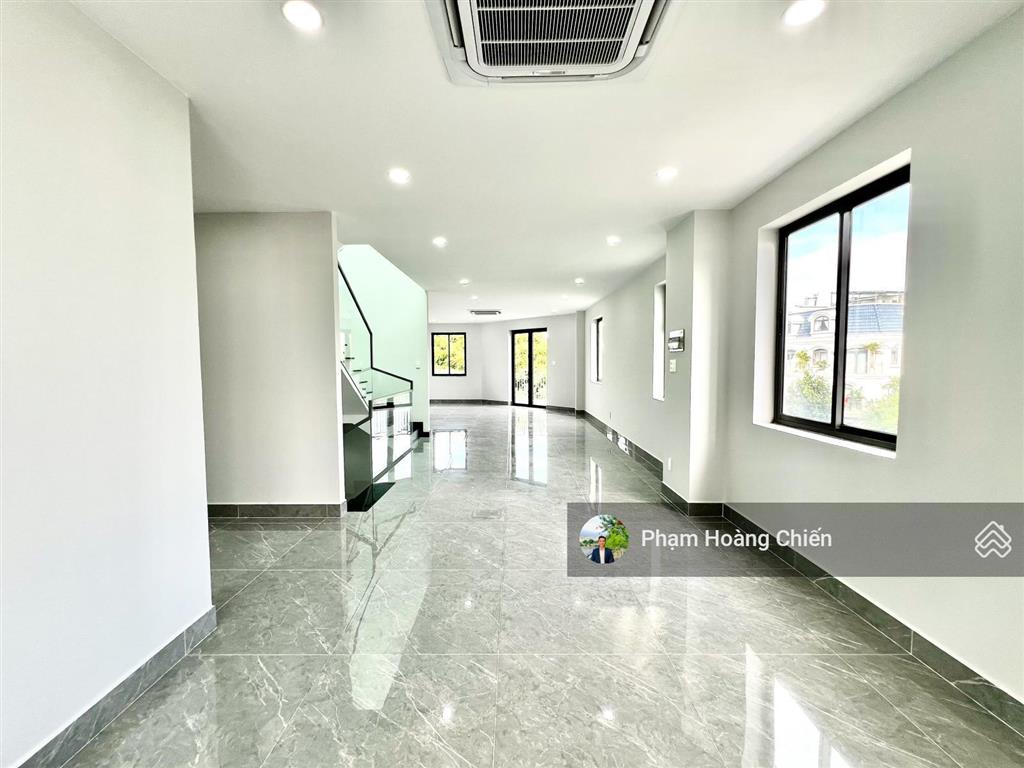 Hàng hót! nhà góc 2 mặt tiền, nở hậu, view hồ đường 25m 9x20m, nhà mới 100% chỉ 38 triệu/tháng