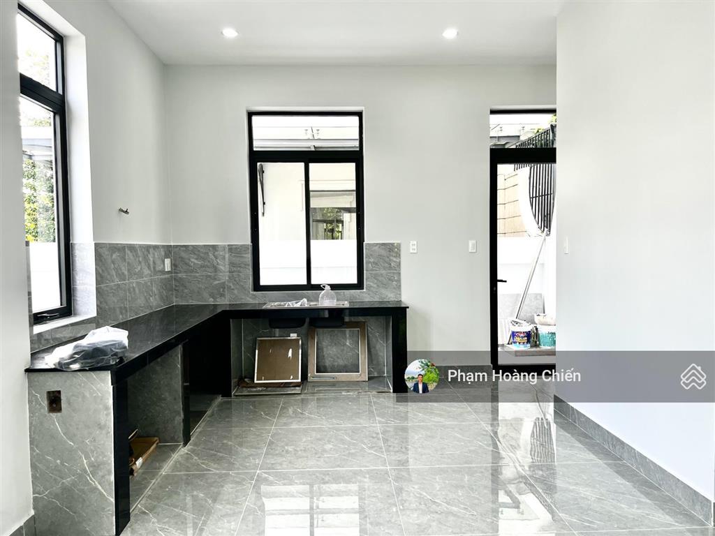 Hàng hót! nhà góc 2 mặt tiền, nở hậu, view hồ đường 25m 9x20m, nhà mới 100% chỉ 38 triệu/tháng