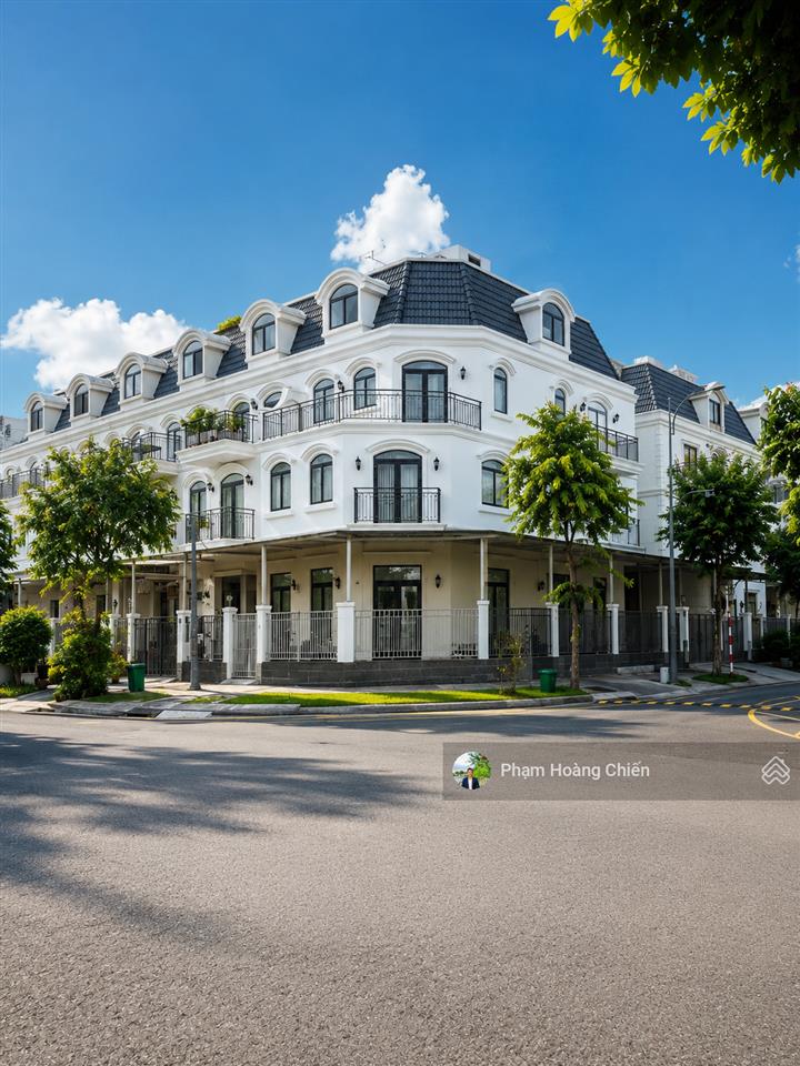 Hàng hót! nhà góc 2 mặt tiền, nở hậu, view hồ đường 25m 9x20m, nhà mới 100% chỉ 38 triệu/tháng