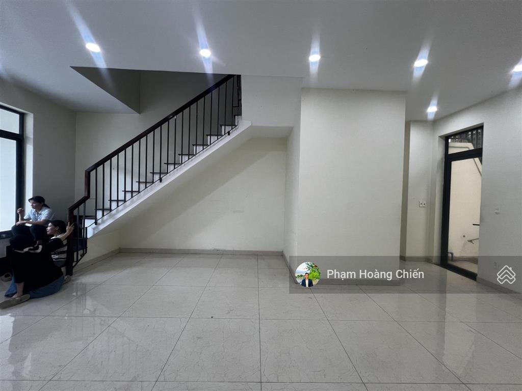 Mới cho thuê nhà phố đường 25m giá 28 triệu/th dt 6x16m nhà hoàn thiện cơ bản, phù hợp ở và làm vp
