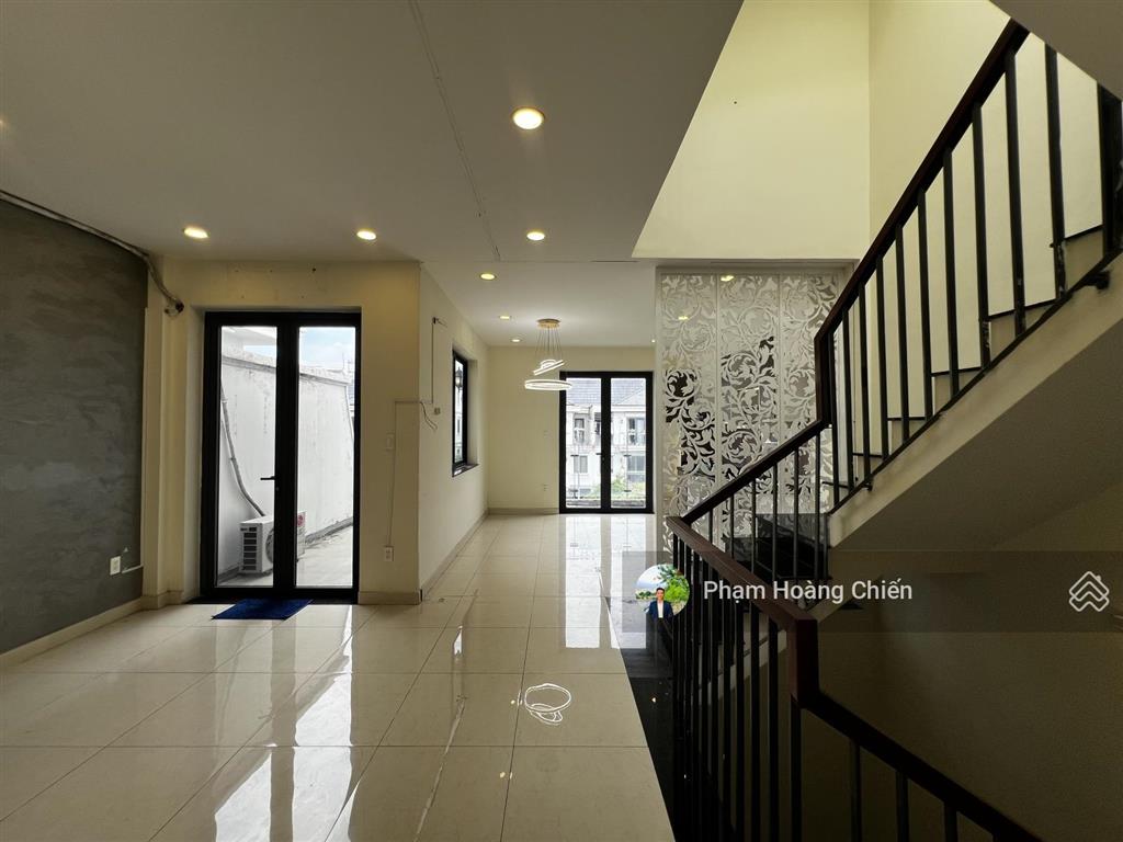 Mới cho thuê nhà phố đường 25m giá 28 triệu/th dt 6x16m nhà hoàn thiện cơ bản, phù hợp ở và làm vp