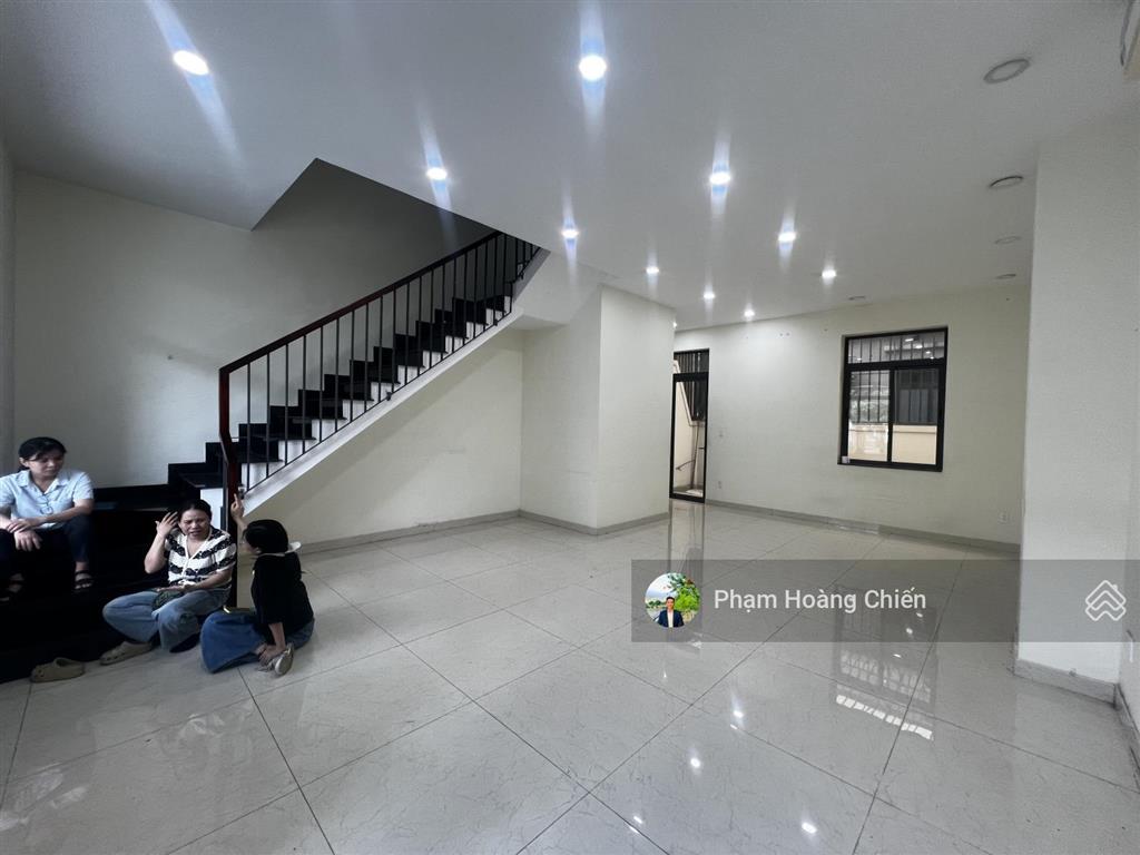 Mới cho thuê nhà phố đường 25m giá 28 triệu/th dt 6x16m nhà hoàn thiện cơ bản, phù hợp ở và làm vp
