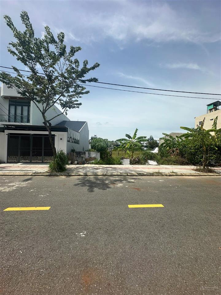 Bán gấp lô đất nam hoà xuân, 110m2, view sân banh, gần sông thoáng mát