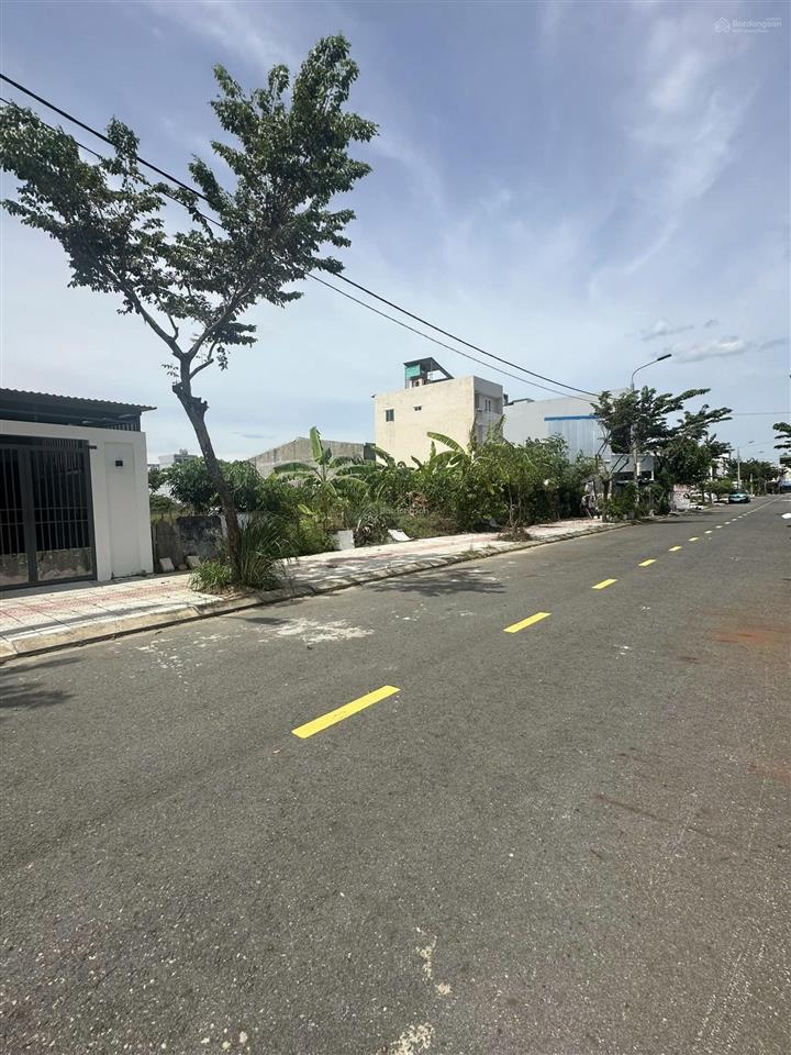 Bán gấp lô đất nam hoà xuân, 110m2, view sân banh, gần sông thoáng mát