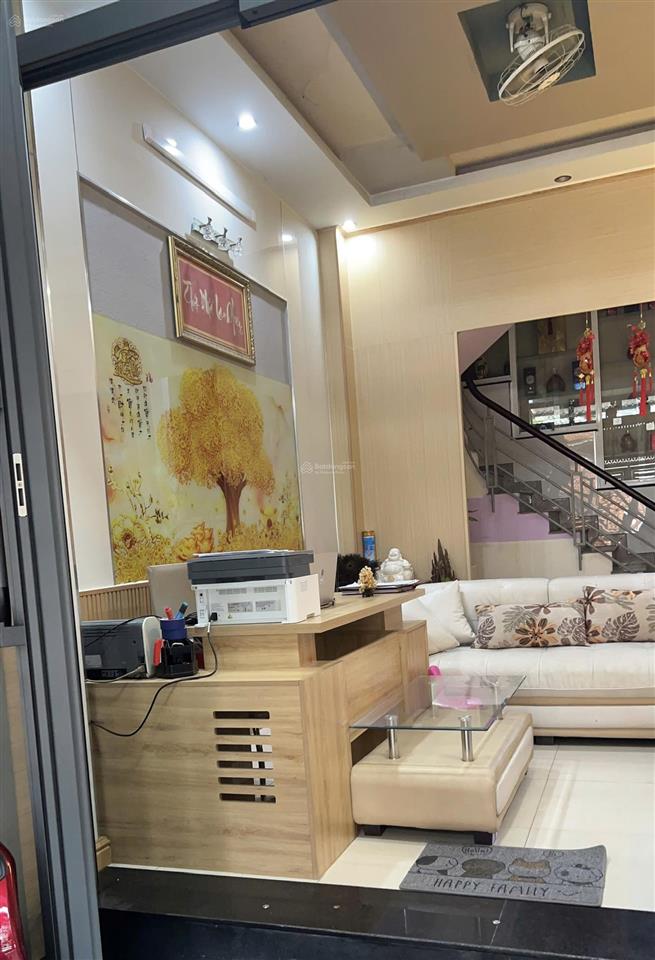 Nhà nguyên căn 1 trệt 3 lầu 4 pn , có thể làm thêm 2pn, giá thuê 22 tr/th nhà sẵn nội thất
