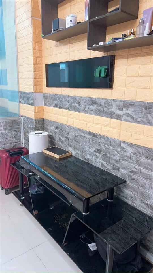 Nhà nguyên căn 1 trệt 3 lầu 4 pn , có thể làm thêm 2pn, giá thuê 22 tr/th nhà sẵn nội thất