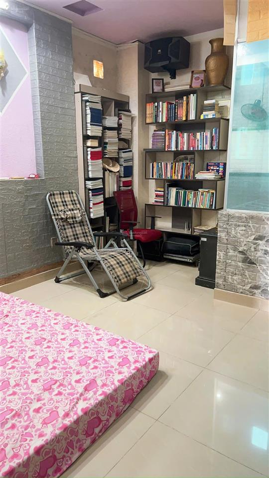 Nhà nguyên căn 1 trệt 3 lầu 4 pn , có thể làm thêm 2pn, giá thuê 22 tr/th nhà sẵn nội thất