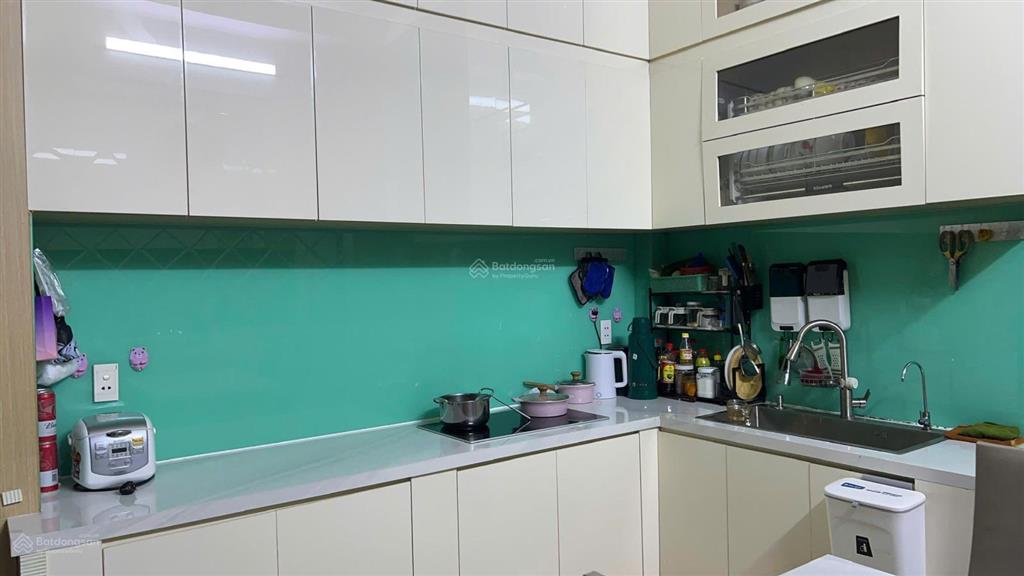 Nhà nguyên căn 1 trệt 3 lầu 4 pn , có thể làm thêm 2pn, giá thuê 22 tr/th nhà sẵn nội thất