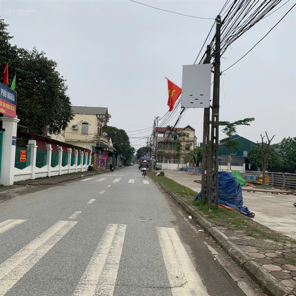 Sát kcn xã phú nghĩa chương mỹ chính chủ 226m2 mặt tiền 10m chia 2 lô, có sẵn nhà, giá chỉ 23tr/m2