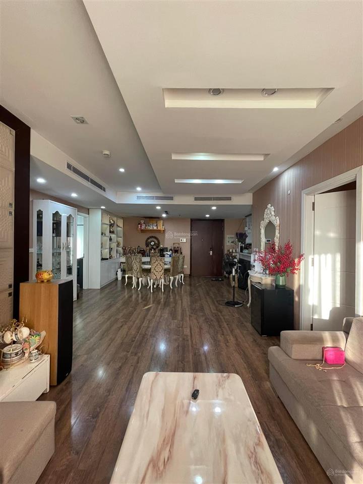 Chuyển nơi ở cần bán căn góc 3pn view sông hồng đã có sổ tại chung cư hoà bình green city