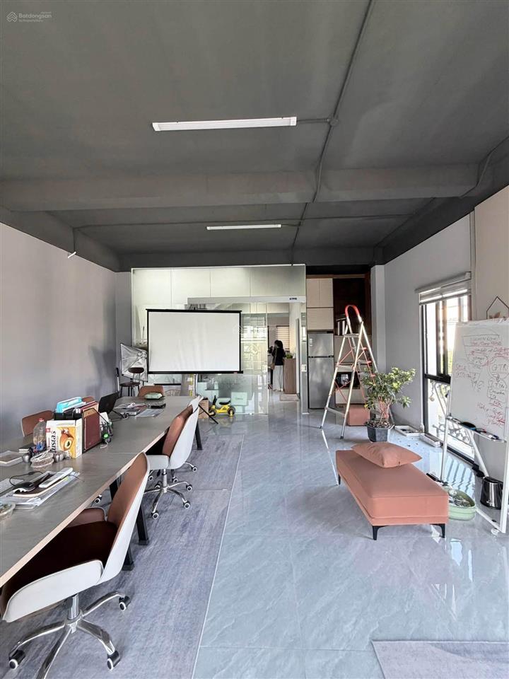 Cho thuê mặt sàn tầng 4  110m2 chỉ 12tr/tháng mặt đường 30m | louis city hoàng mai