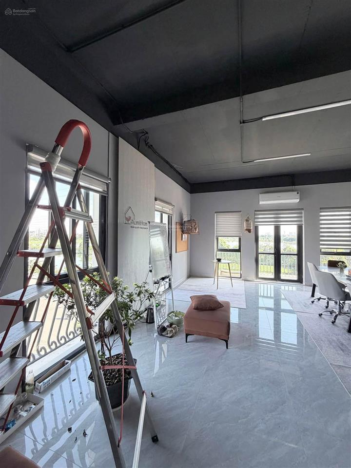 Cho thuê mặt sàn tầng 4  110m2 chỉ 12tr/tháng mặt đường 30m | louis city hoàng mai