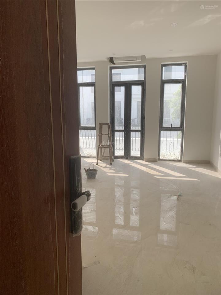 Cho thuê căn liền kề hoàn thiện cơ bản 5 tầng có thang máy tại đường 22m dự án louis city hoàng mai