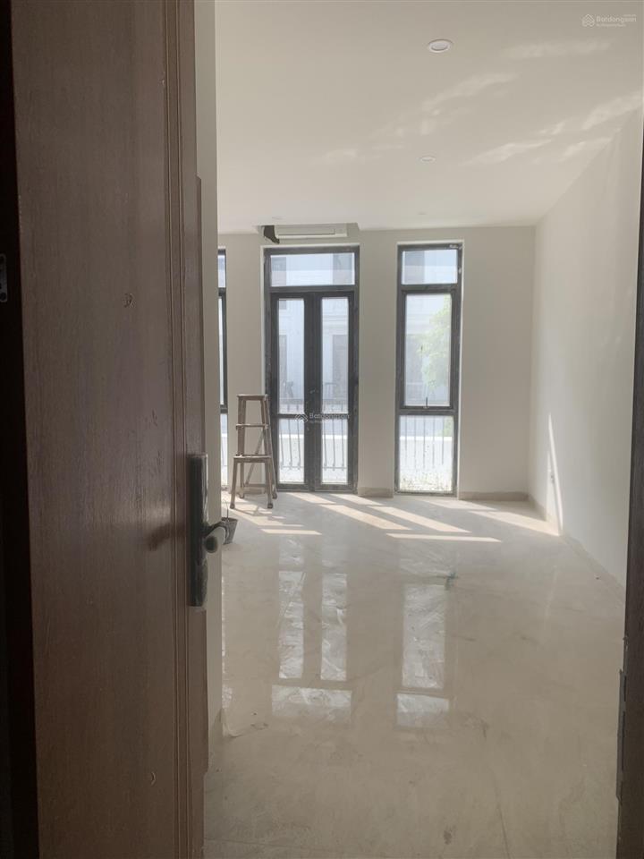 Cho thuê căn liền kề hoàn thiện cơ bản 5 tầng có thang máy tại đường 22m dự án louis city hoàng mai