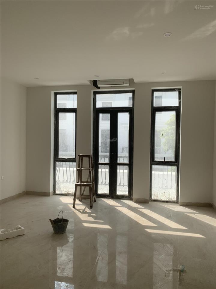 Cho thuê căn liền kề hoàn thiện cơ bản 5 tầng có thang máy tại đường 22m dự án louis city hoàng mai