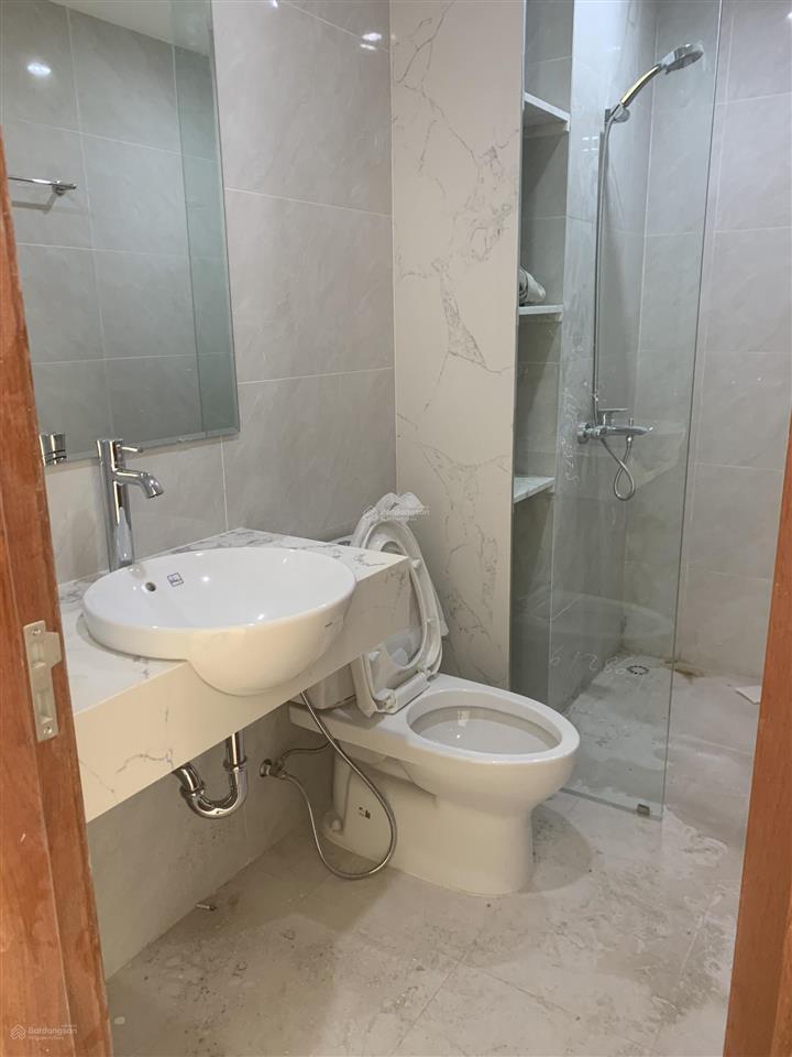 Cho thuê căn liền kề hoàn thiện cơ bản 5 tầng có thang máy tại đường 22m dự án louis city hoàng mai