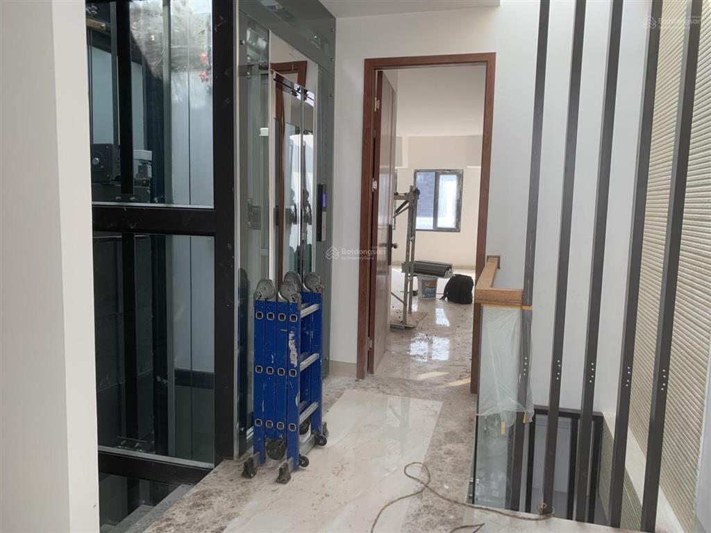 Cho thuê căn liền kề hoàn thiện cơ bản 5 tầng có thang máy tại đường 22m dự án louis city hoàng mai