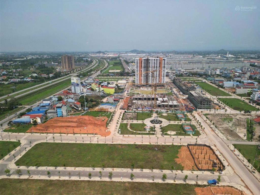 Chính chủ gửi bán lô do5.17 áp góc 137,5m2 đường 20,5m2 trực diện chung cư yên bình, giá 3,6 tỷ