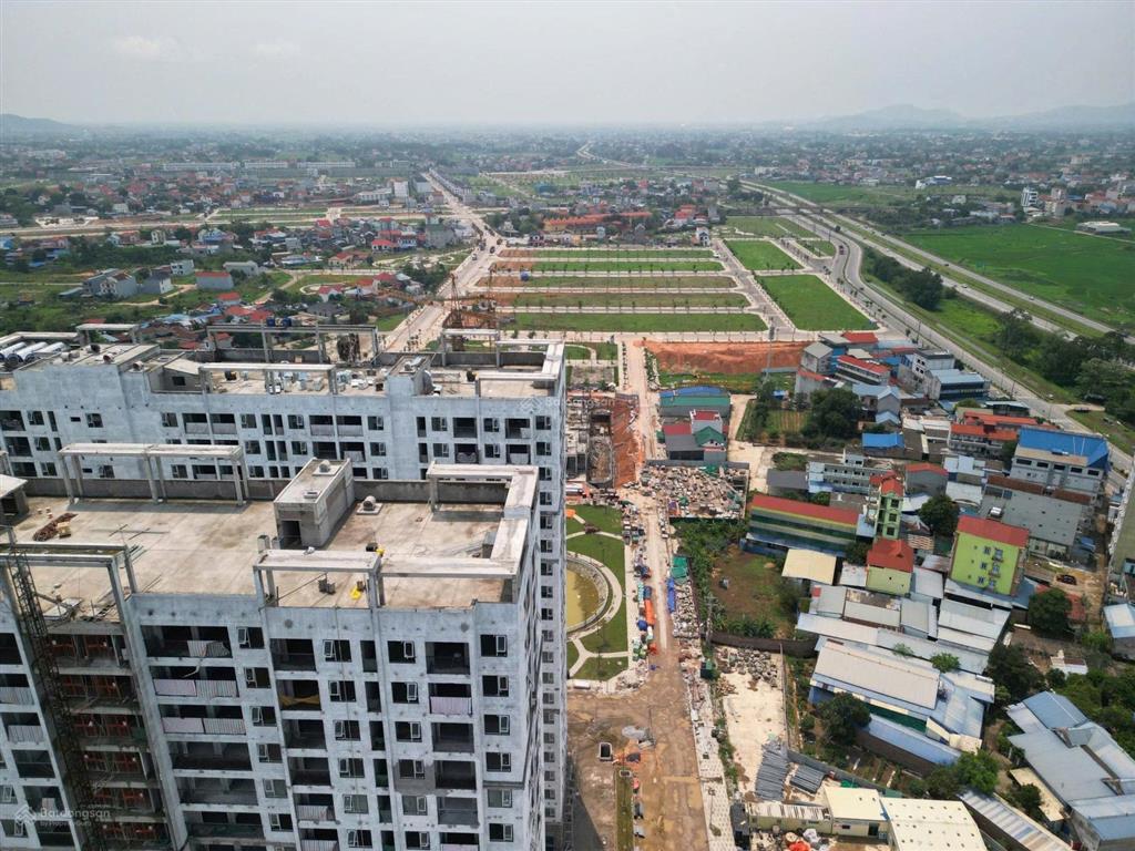 Chính chủ gửi bán lô do5.17 áp góc 137,5m2 đường 20,5m2 trực diện chung cư yên bình, giá 3,6 tỷ