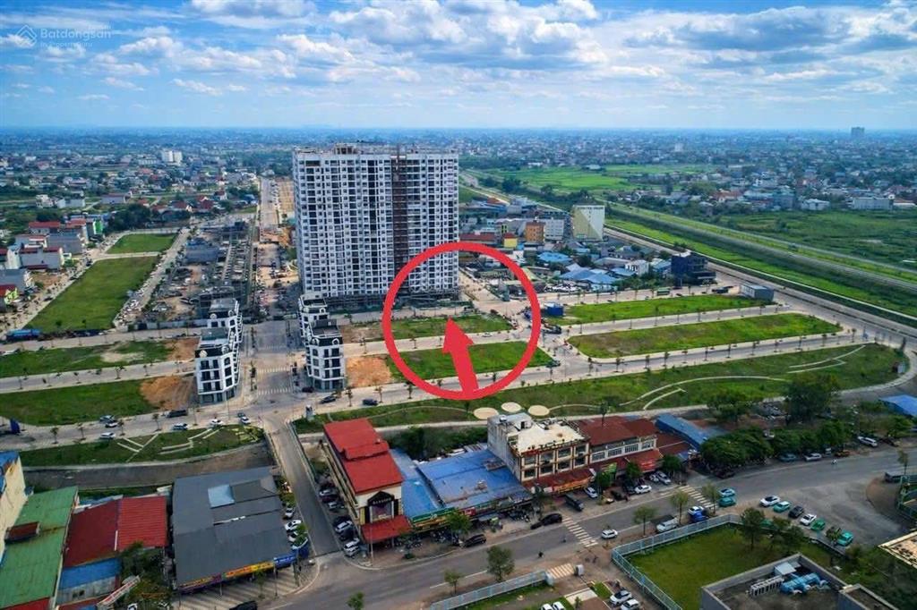 Chính chủ gửi bán lô do5.17 áp góc 137,5m2 đường 20,5m2 trực diện chung cư yên bình, giá 3,6 tỷ