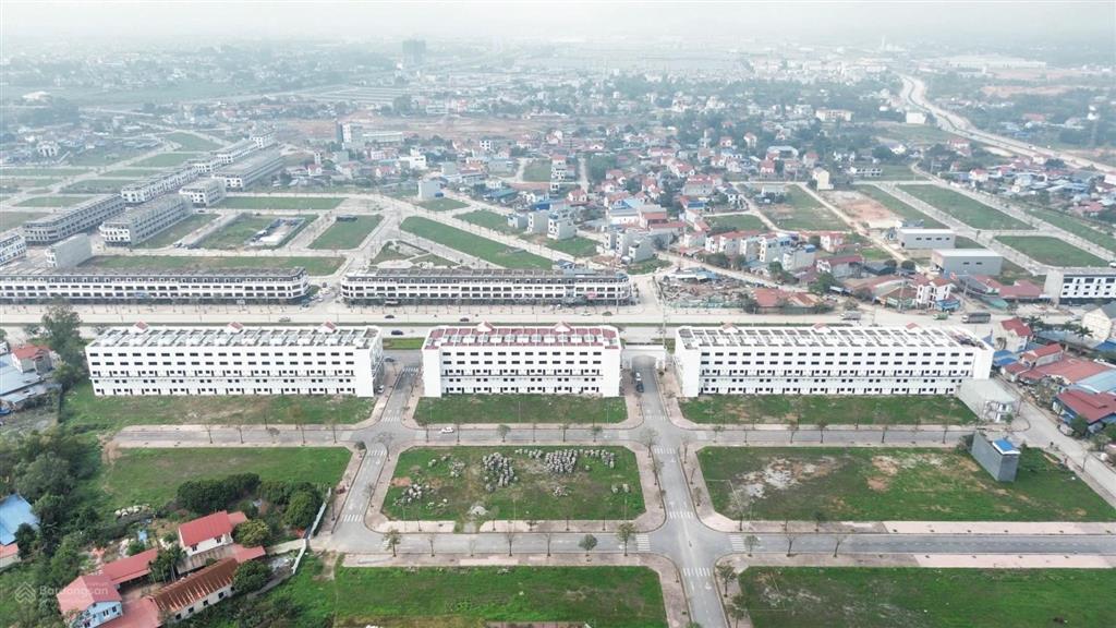 Phòng kd chủ đầu tư tấn đức lô đẹp chủ nhà gửi bán 100m2, giá rẻ chỉ 1.6 tỷ