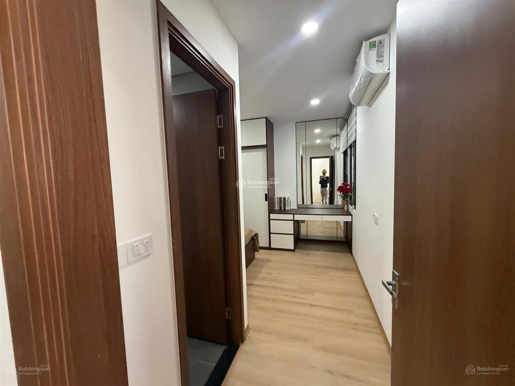 Chính chủ bán căn 1225 view hồ yên bình complex dt 61,6m2, 2pn 2vs đã có full nội thất sắp bàn giao