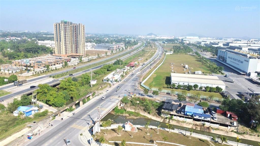 Chính chủ bán căn 1225 view hồ yên bình complex dt 61,6m2, 2pn 2vs đã có full nội thất sắp bàn giao