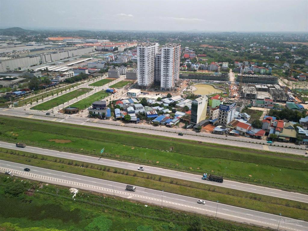 Chính chủ bán do7b.23 lô góc 135m2 mt 24,3m ngã 4 giữa 2 chung cư yên bình 1400 căn giá 3,6 tỷ