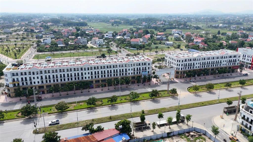 Chính chủ bán 100m  5*20 đường 20m tấn đức jsc mặt đường 69m và 47m giá 1,6 tỷ