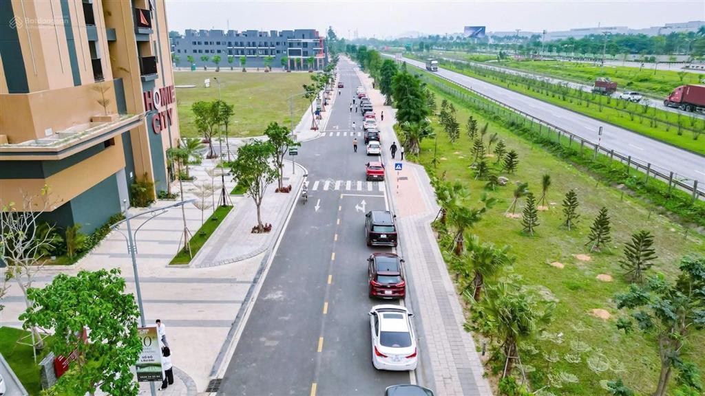 (cắt lỗ) chính chủ bán 200m mt 10m đối diện công viên, trung tâm thương mại và chung cư homie city