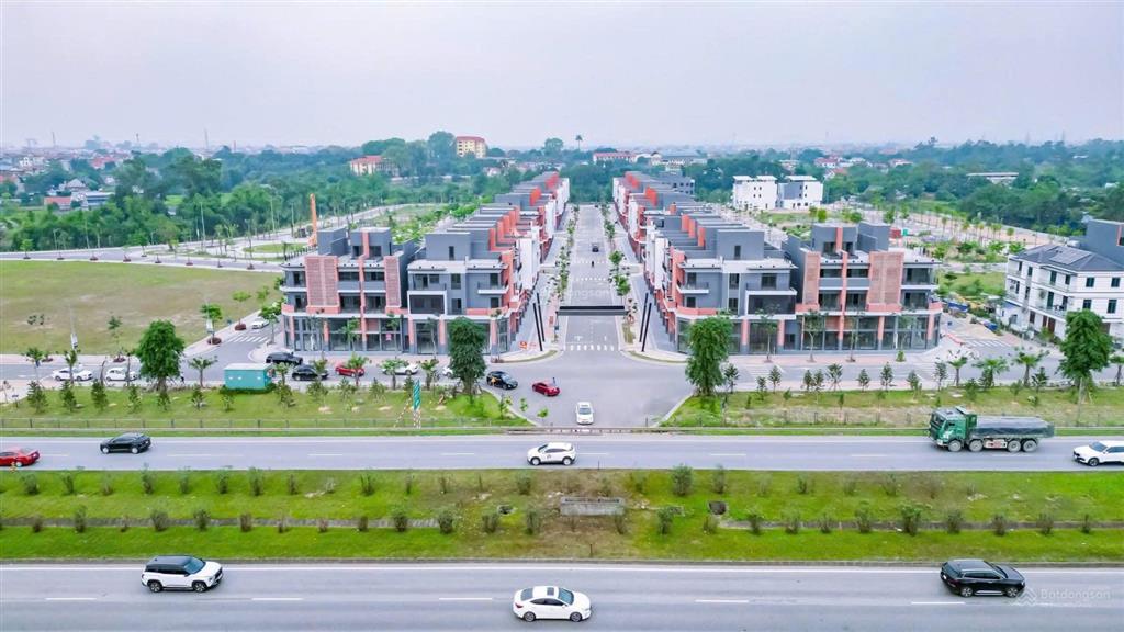 Cắt lỗ chính chủ bán 200m2 mt 10m đối diện công viên, trung tâm thương mại và chung cư homie city