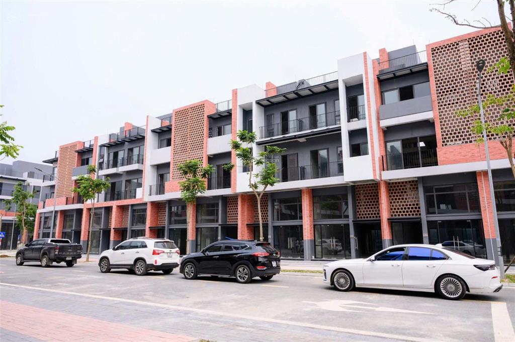 Cắt lỗ chính chủ bán 200m2 mt 10m đối diện công viên, trung tâm thương mại và chung cư homie city