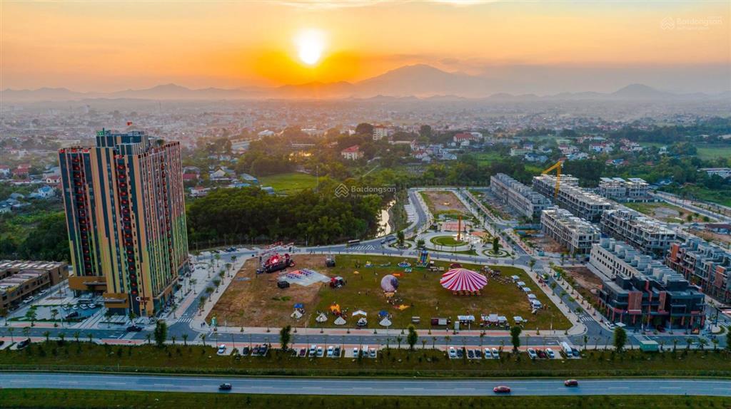 Cắt lỗ chính chủ bán 200m2 mt 10m đối diện công viên, trung tâm thương mại và chung cư homie city